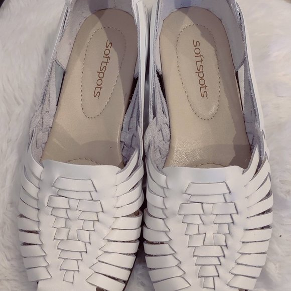 7 Wide Softspots Women's Trinidad White leather slip ons - Picture 2 of 7